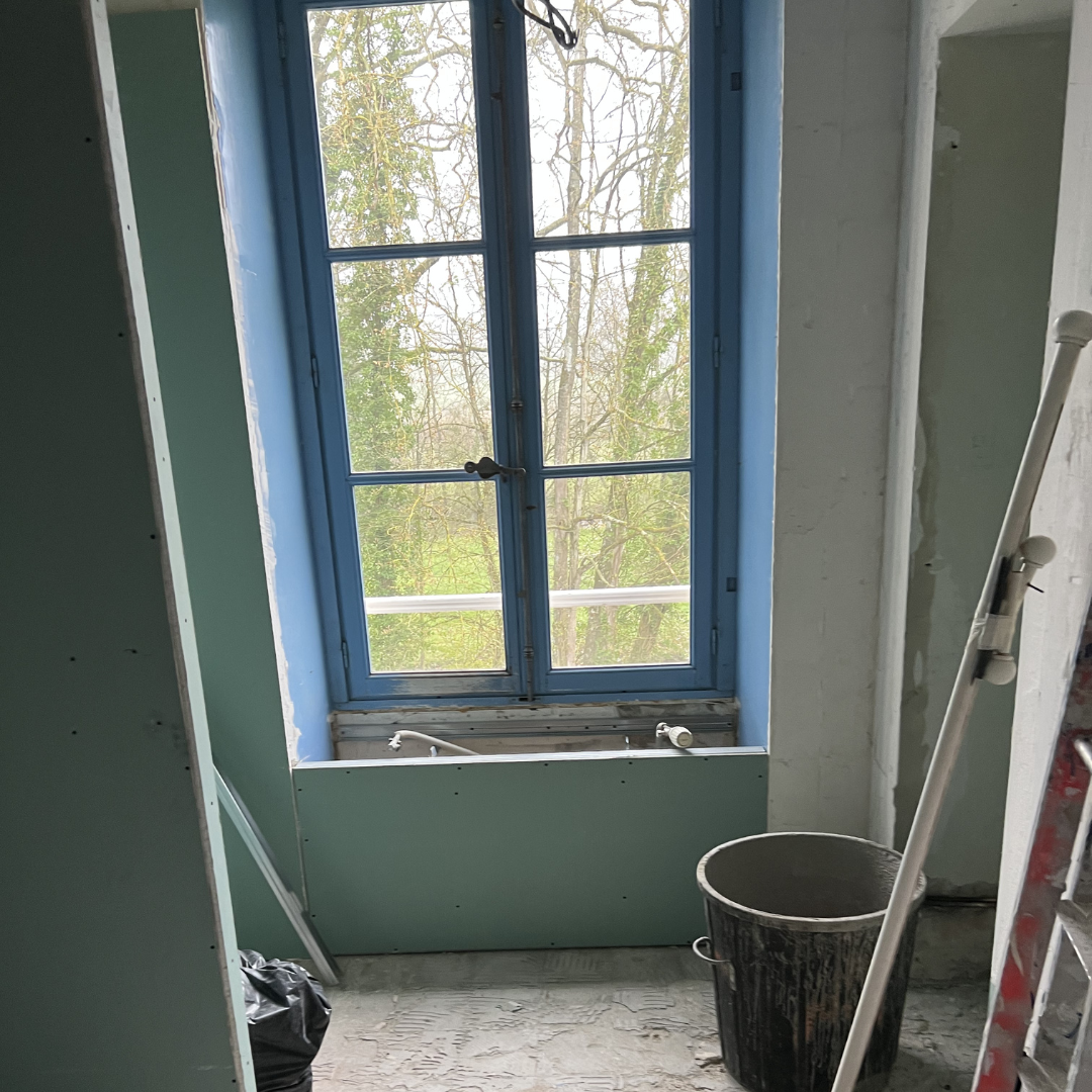 fenêtre salle de bain manoir avant rénovation Le Mans
