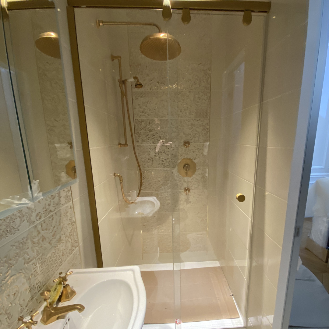 salle de bain rénovée Paris 8e Renov&Co